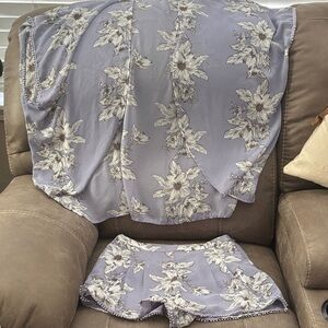 GIANNI BINI KIMONO TOP SZ XS
SHORTS SZ SM
VERY CUTE 
LILAC COLOR, LT PURPLE
